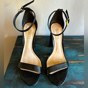 Schutz Black Sandals 👡